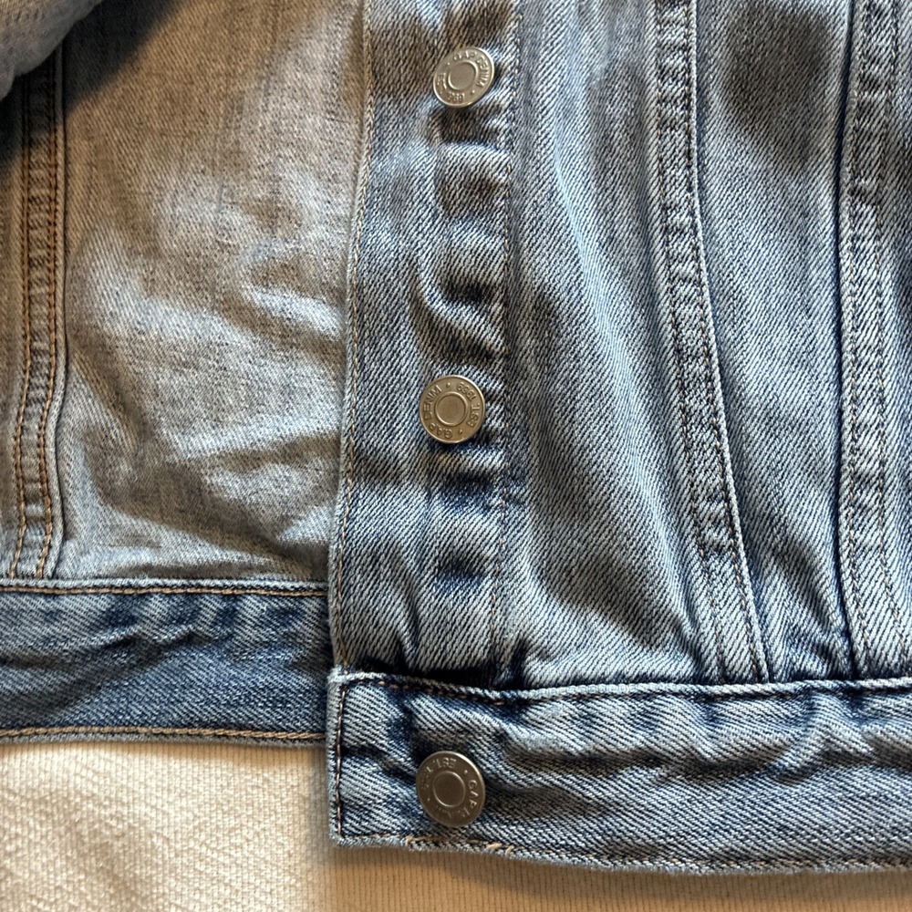 Gap Womens Denim Icon Jacket Medium Wash Blue Distressed Jean Jacket Small Model - Picture 6 of 16